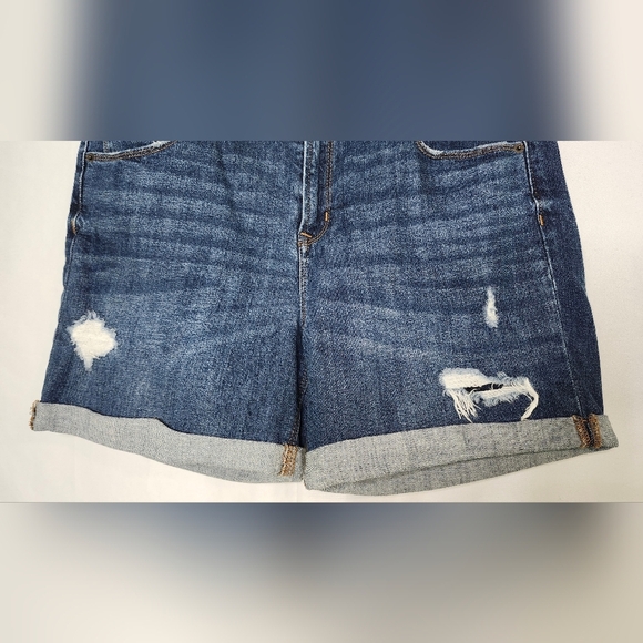 Old Navy Women's Short Size 12 Dark Wash Distressed Roll Cuff Beach‎ Tree Casual - Picture 7 of 7